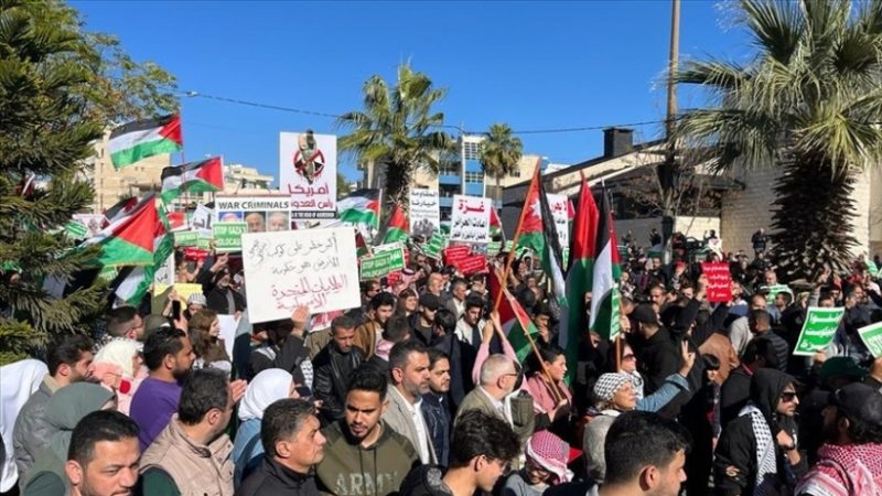 “وول ستريت جورنال”: تعاطف الناخبين الأميركيين مع الفلسطينيين يتزايد مع استمرار الحرب